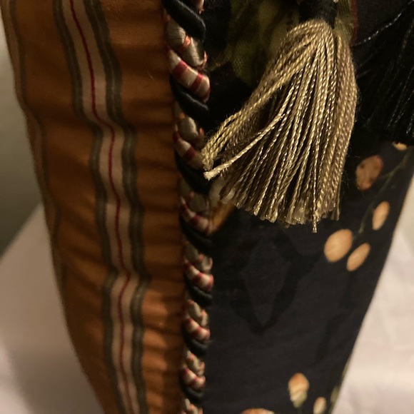 Croscill Throw Pillow approx 17x17” Bohemian style Striped on back w/11 Tassels - Picture 6 of 13